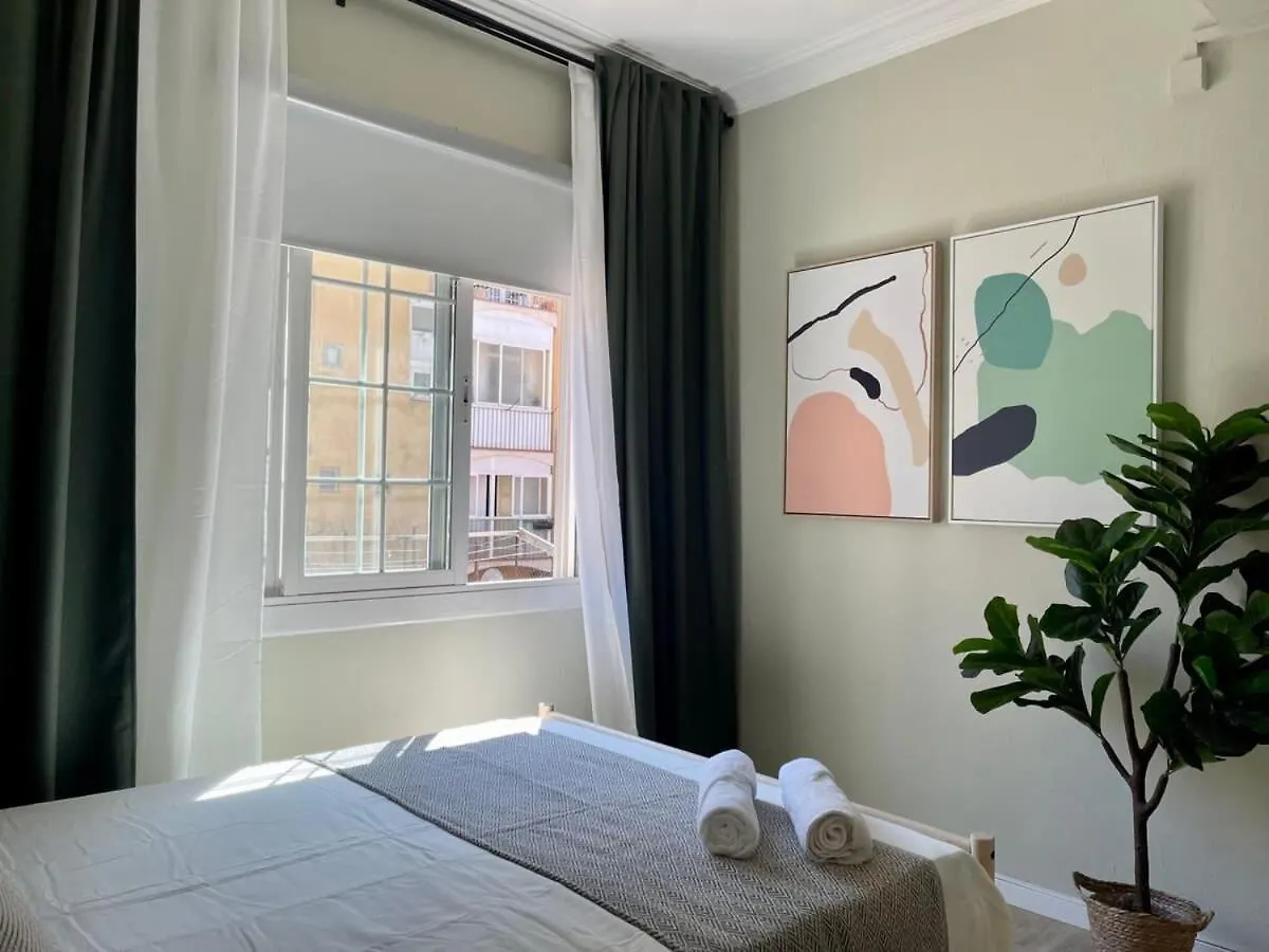 Poble Sec - Modern & Comfy 3 Bedrooms Barcelona 0*,  España